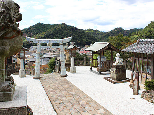 Tozan Shrine